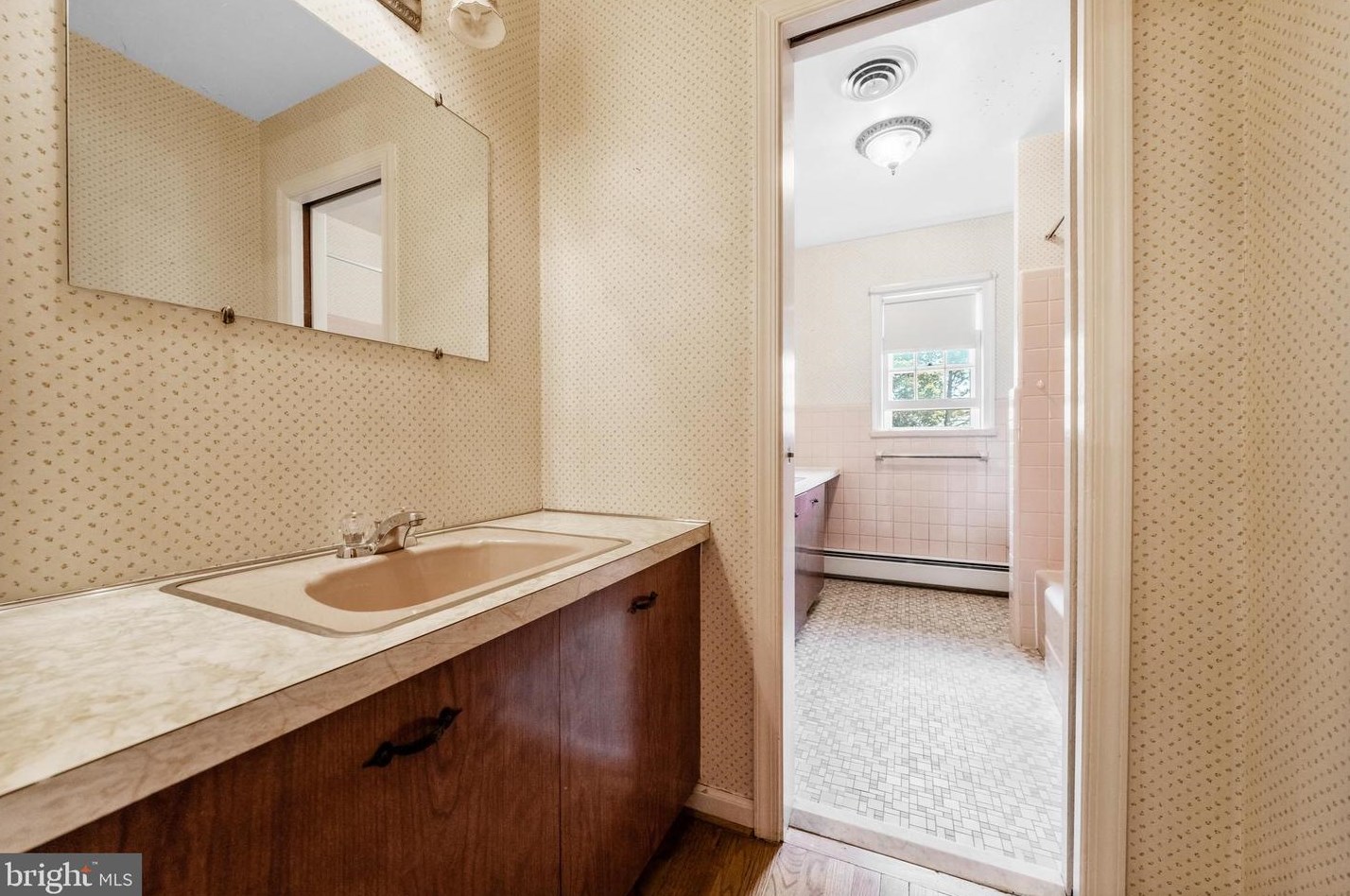 601 Stratford Dr, Moorestown NJ 08057-2614 exterior