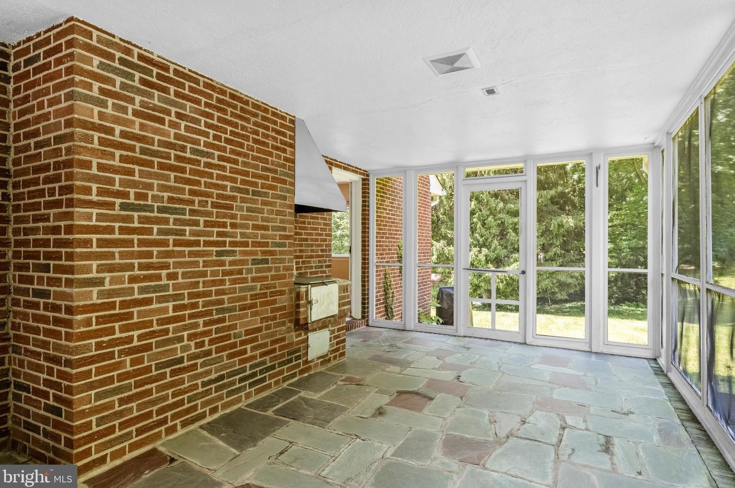 601 Stratford Dr, Moorestown NJ 08057-2614 exterior