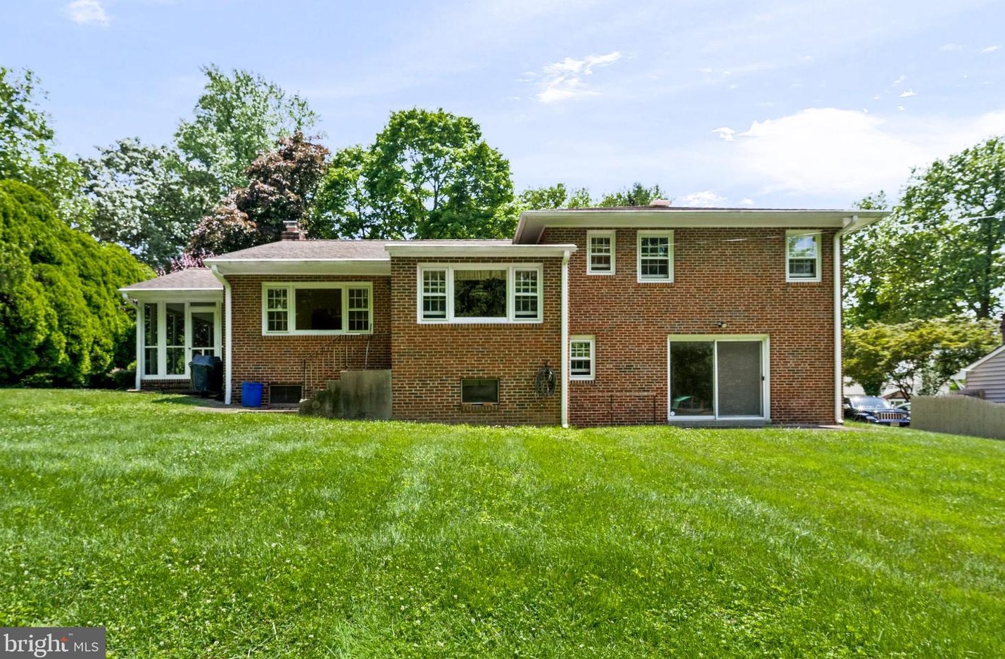 601 Stratford Dr, Moorestown NJ 08057-2614 exterior