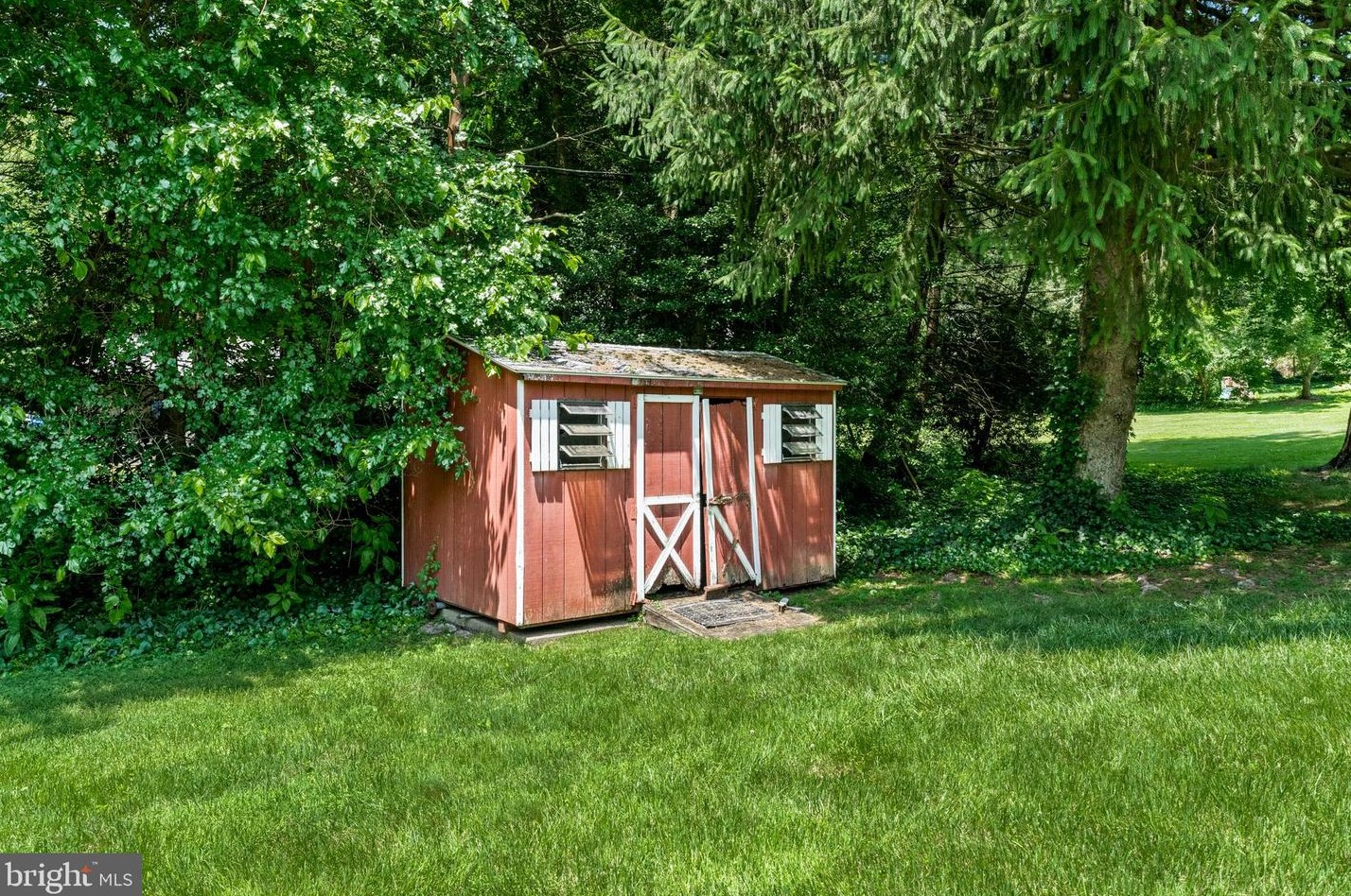 601 Stratford Dr, Moorestown NJ 08057-2614 exterior