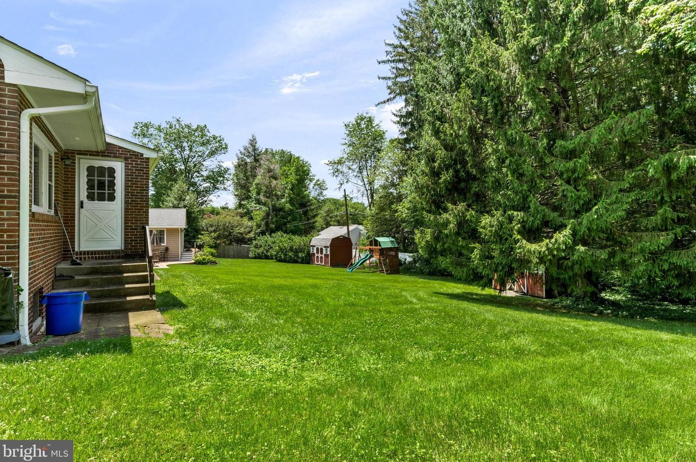 601 Stratford Dr, Moorestown NJ 08057-2614 exterior