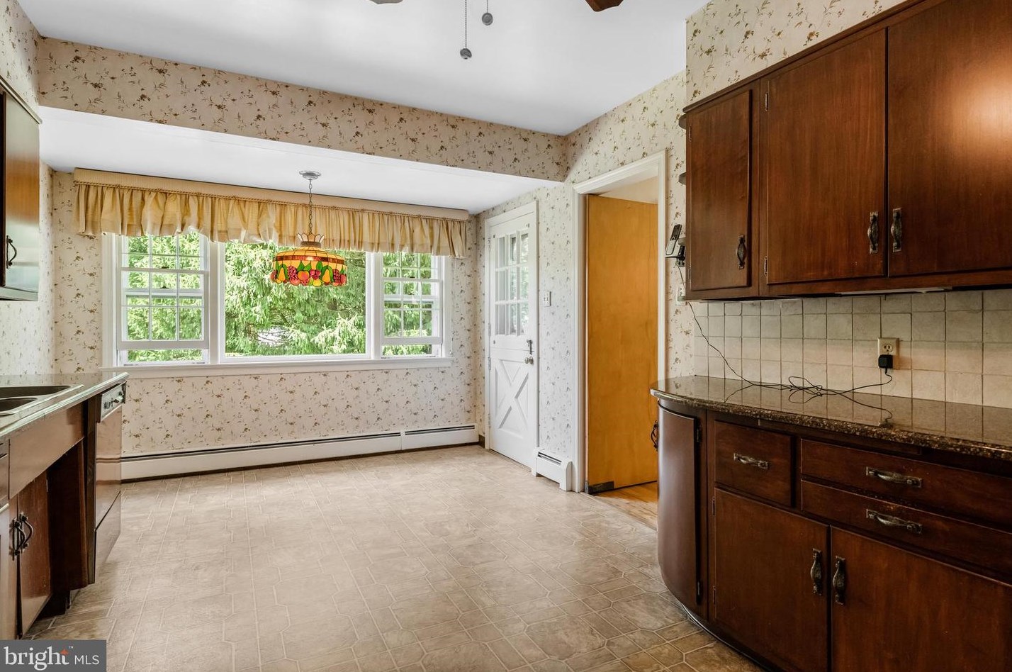 601 Stratford Dr, Moorestown NJ 08057-2614 exterior