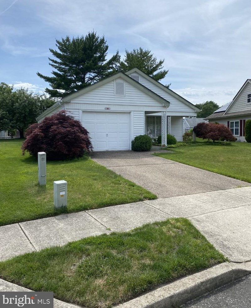 10 Westminster Dr, Southampton, NJ 08088-1021