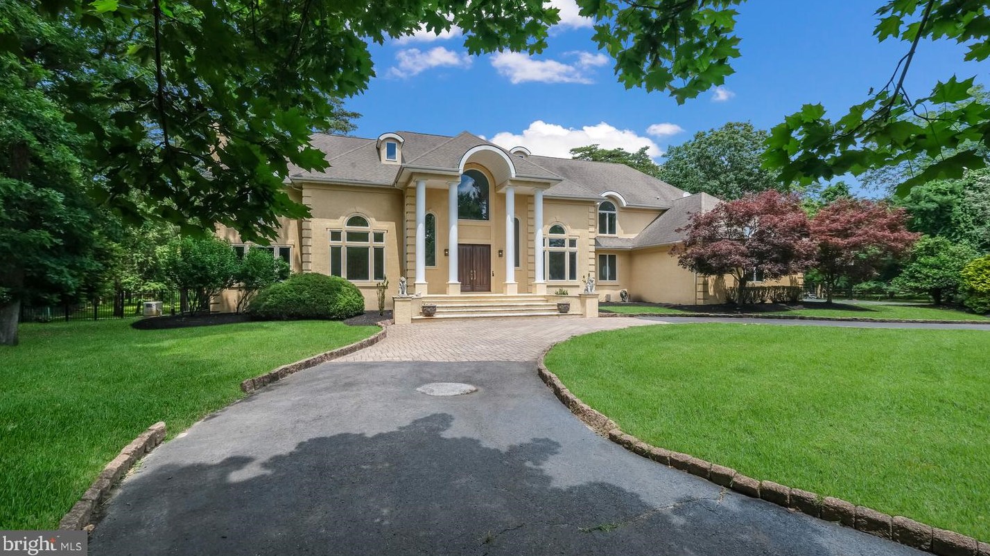 13 Woodsfield Ct, Medford, NJ 08055-2156
