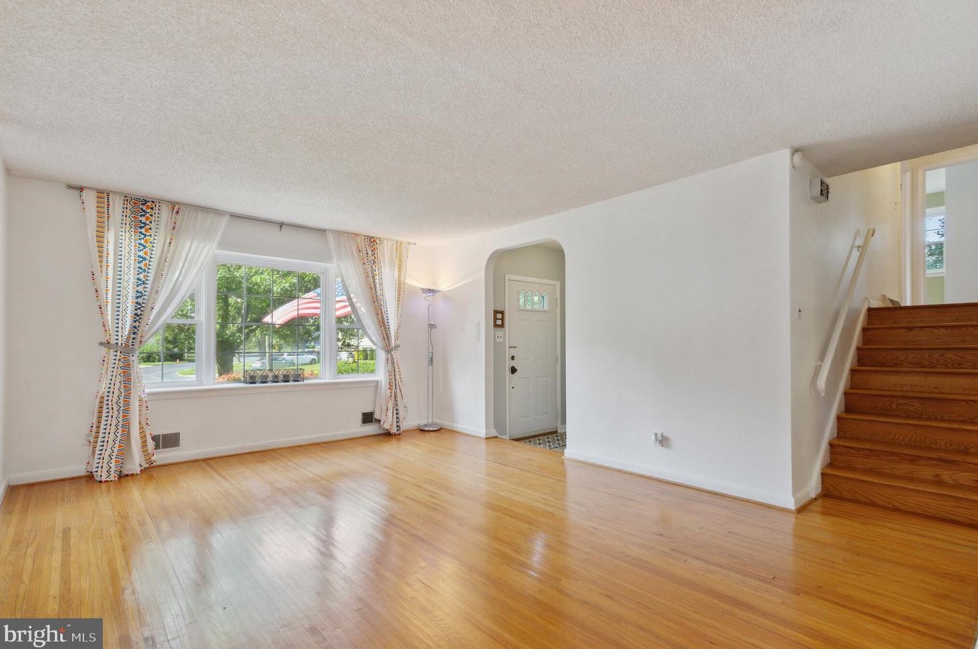 498 Willow Dr, Riverton, NJ 08077