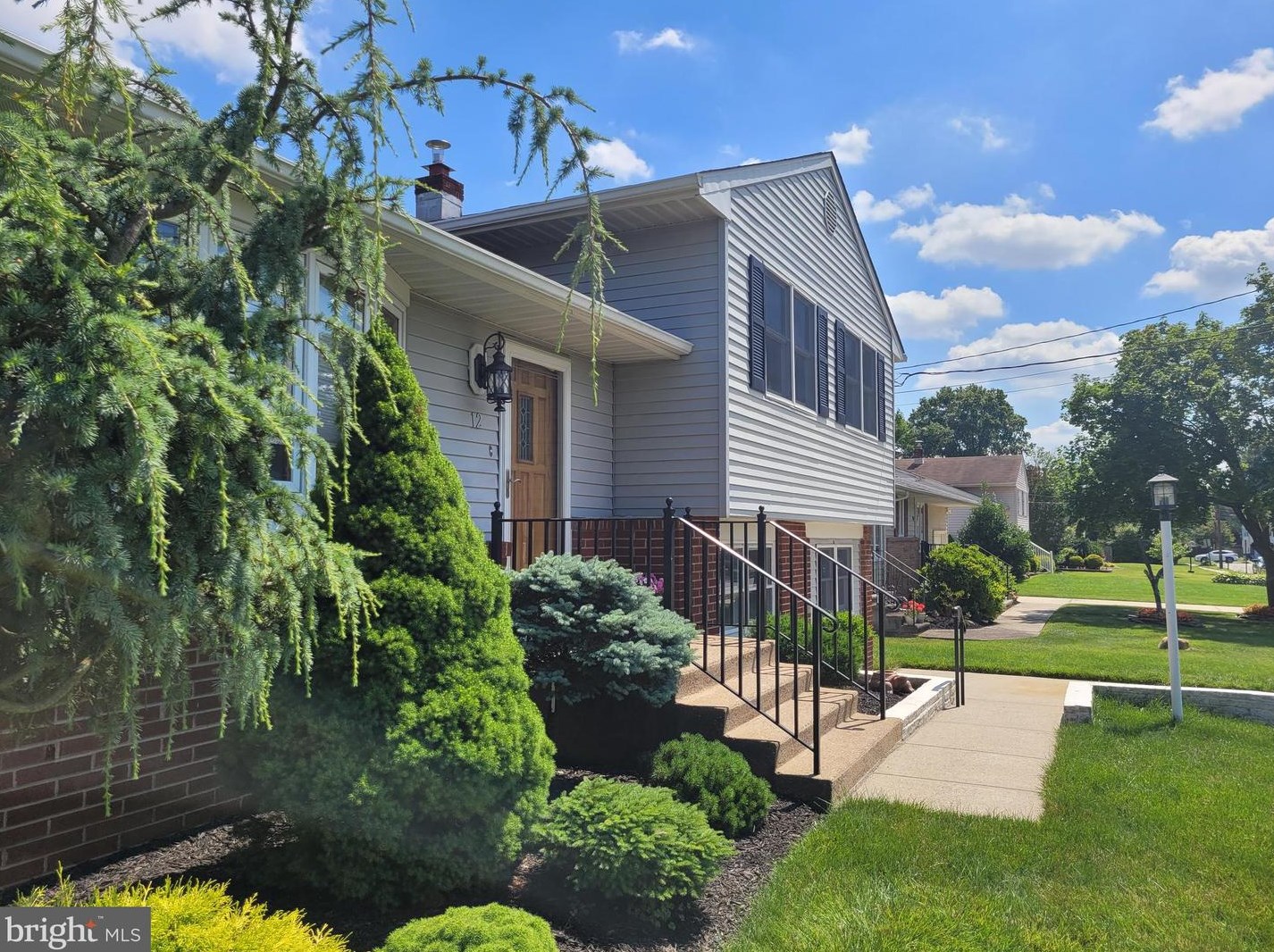 12 Lexington Rd, Chesterfield, NJ 08505-2408