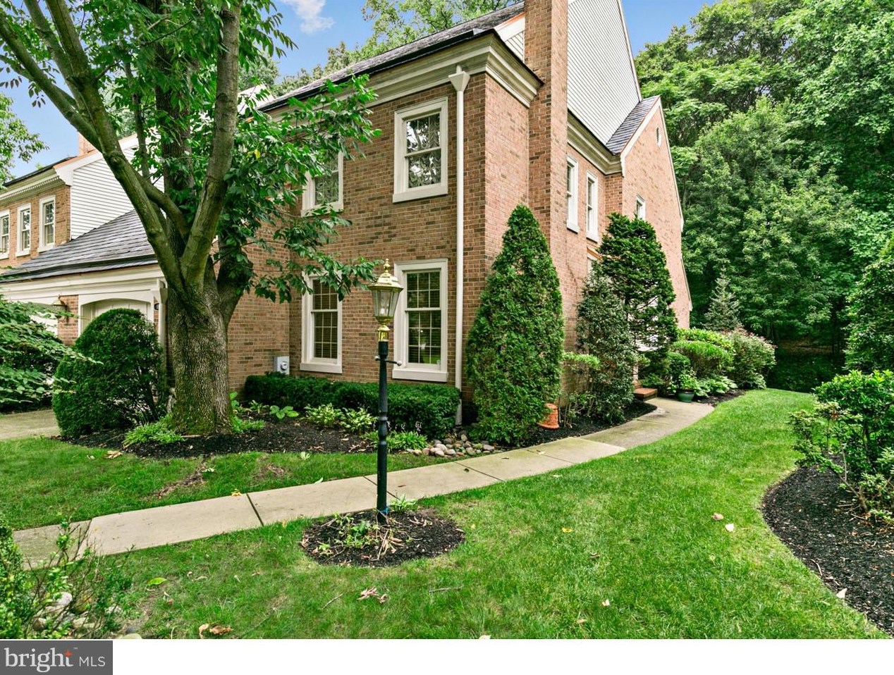 105 Foxwood Dr, Moorestown, NJ 08057