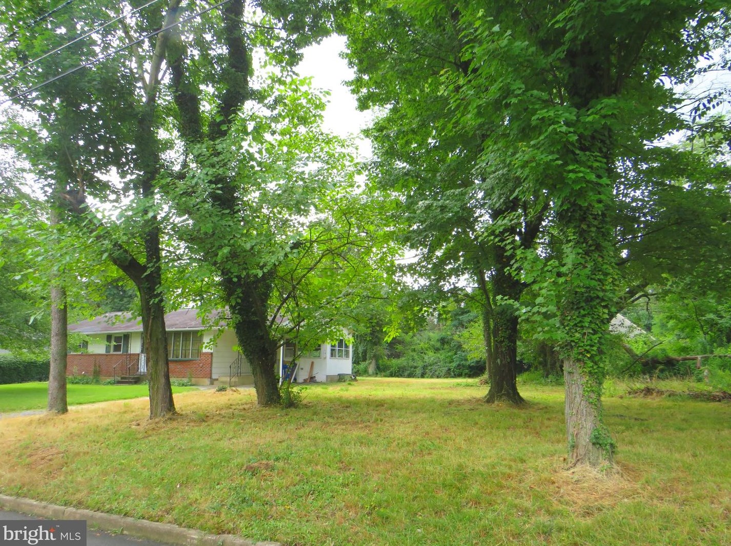 408 Gln Ave, Moorestown NJ 08057-1760 exterior