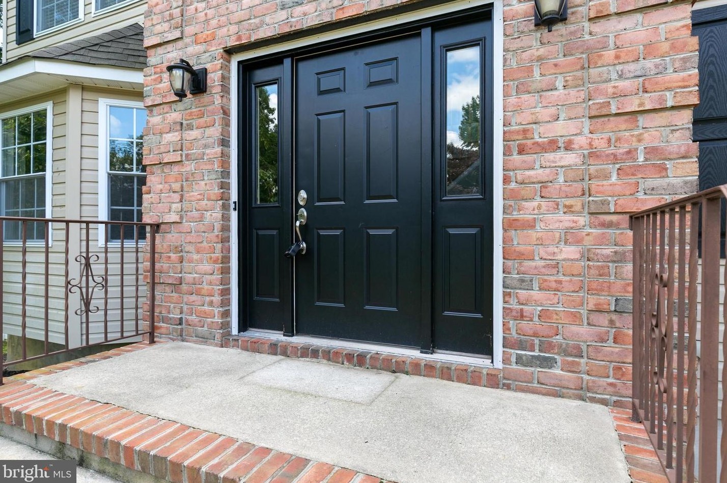2 Rossi Rd, Cookstown, NJ 08511