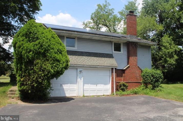 123 Forest Rd, Moorestown, NJ 08057-2641