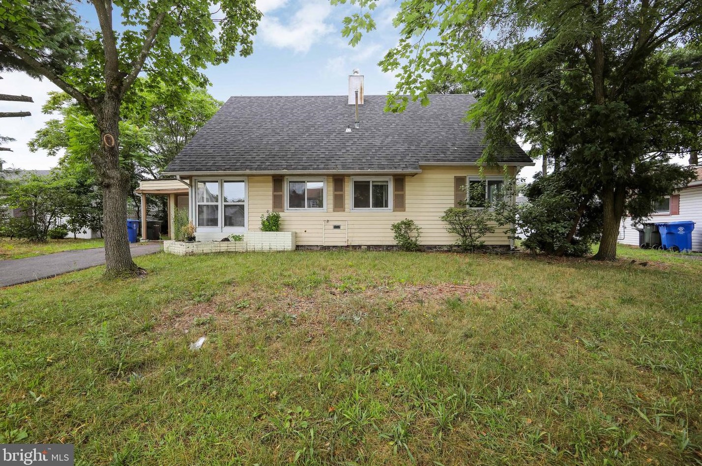 12 Shetland Ln, Willingboro, NJ 08046