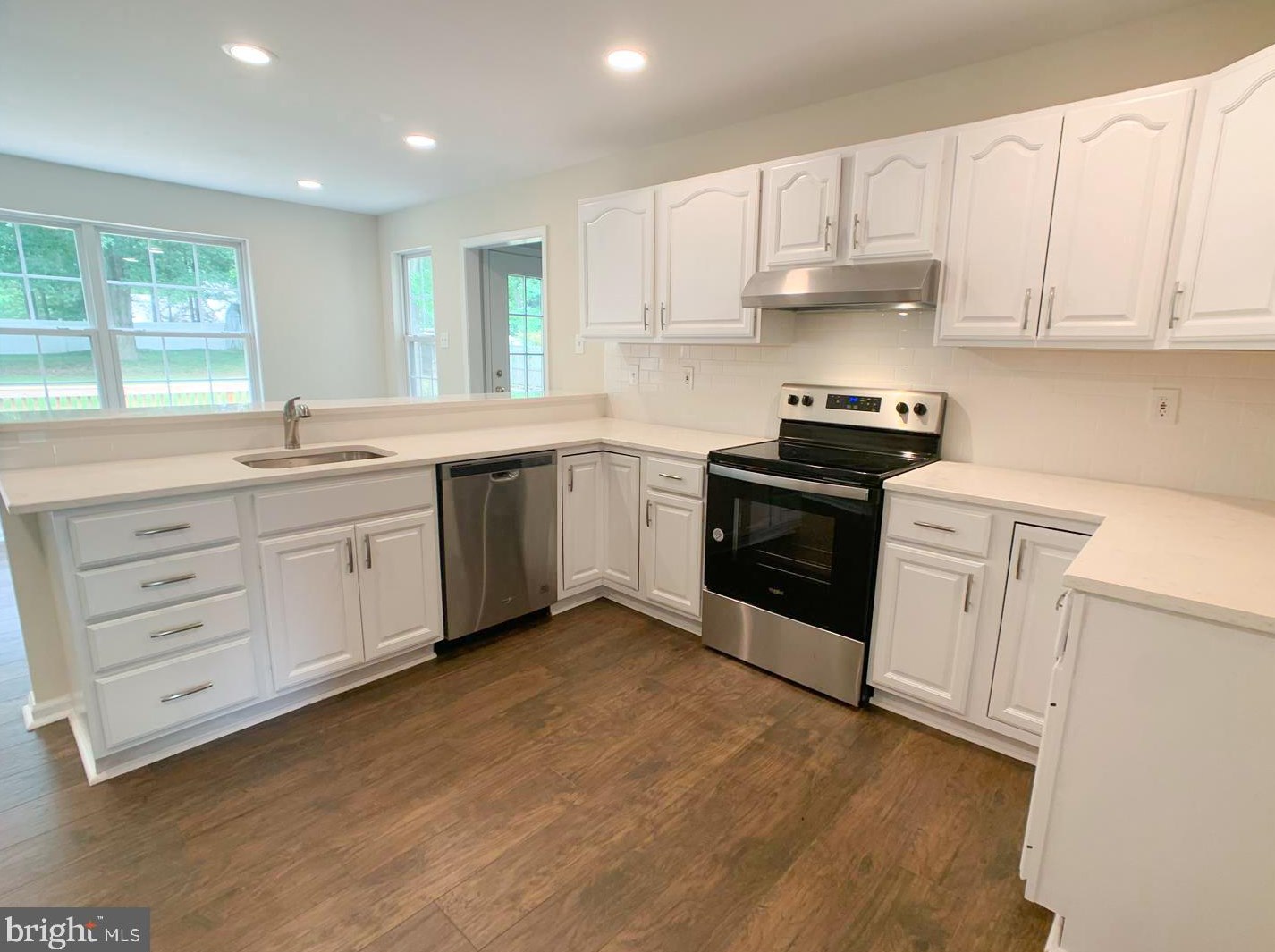 18 White Pne Dr, Medford NJ  08055-9340 exterior