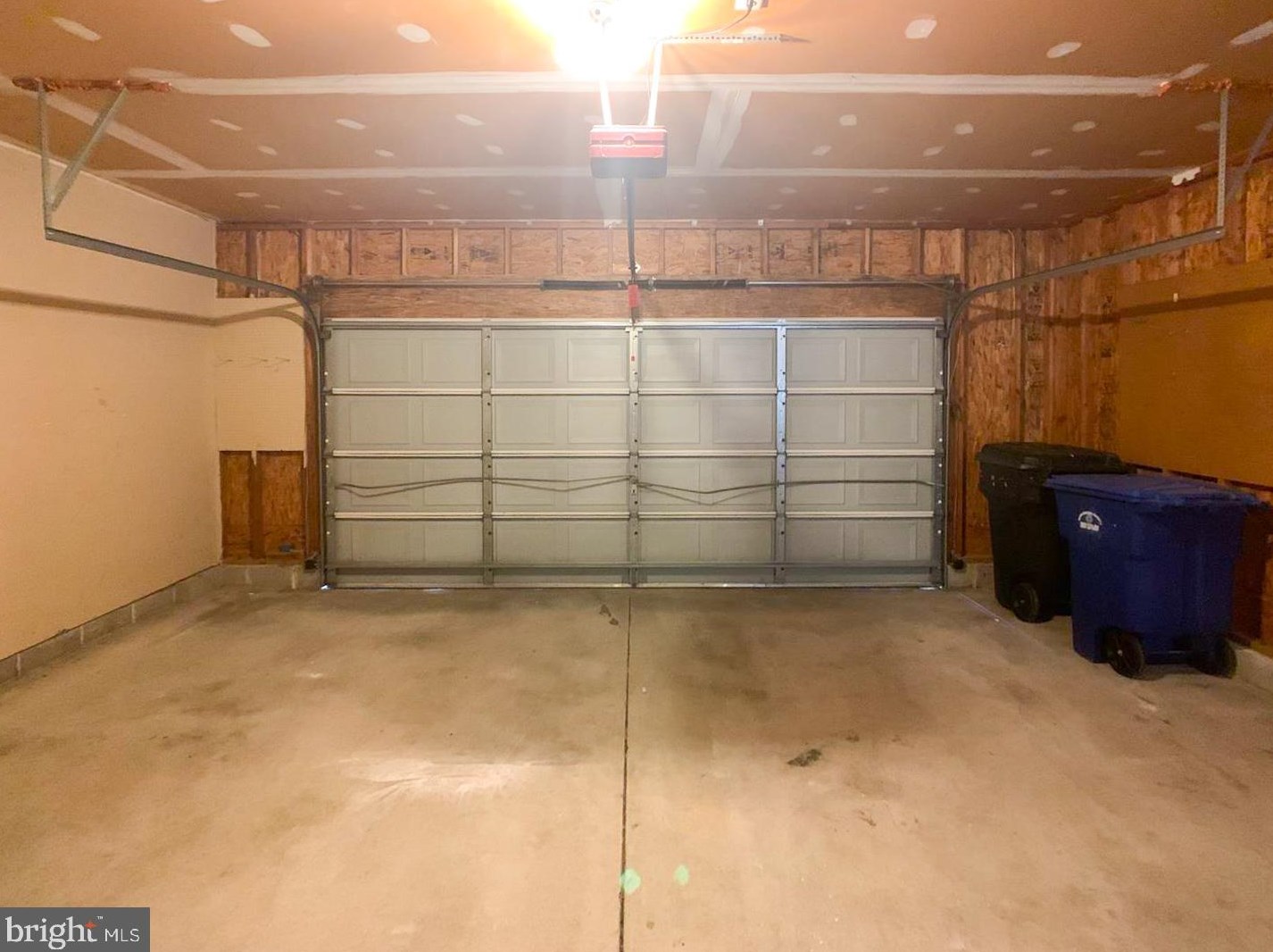 18 White Pne Dr, Medford NJ  08055-9340 exterior