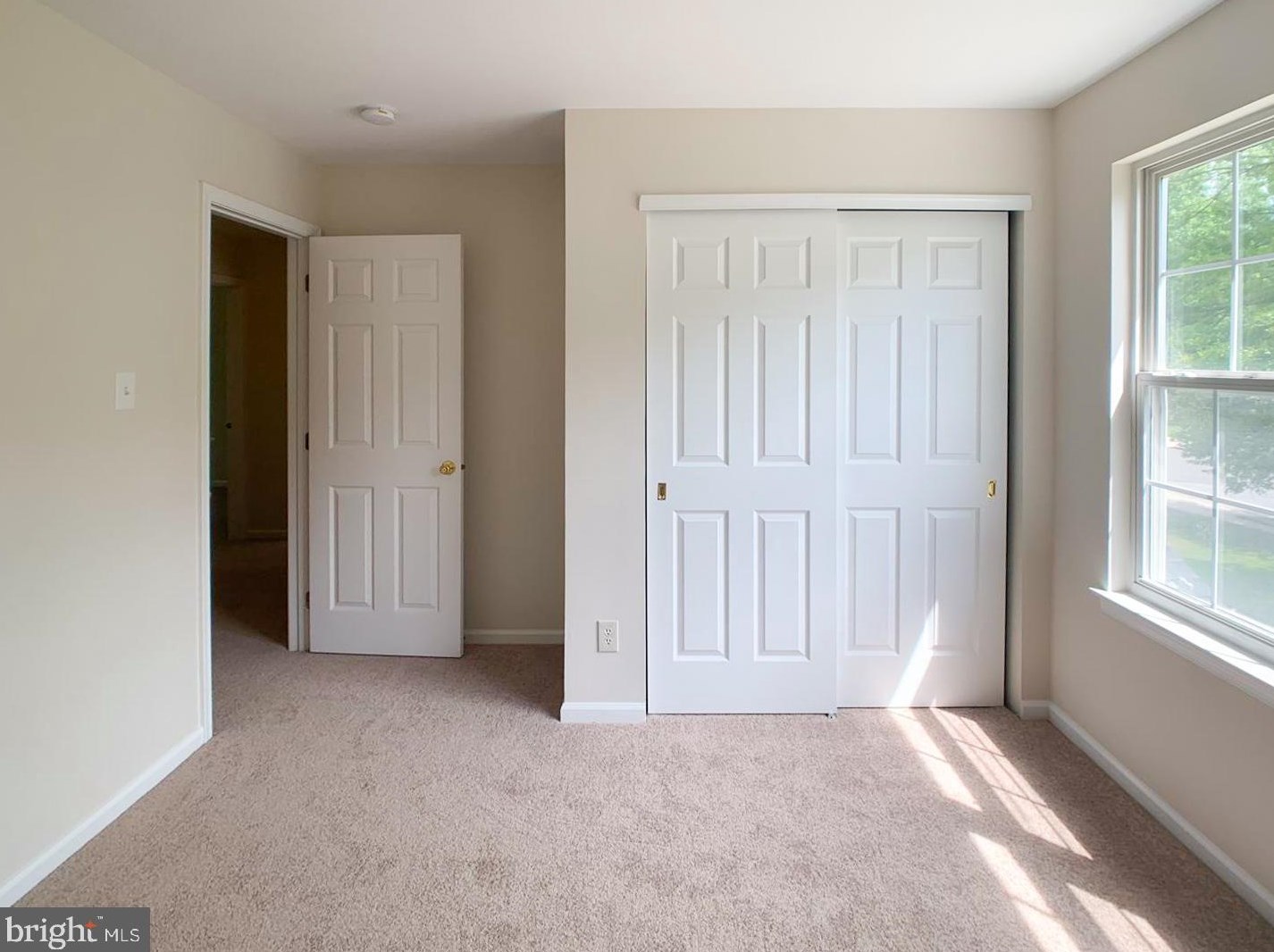 18 White Pne Dr, Medford NJ  08055-9340 exterior