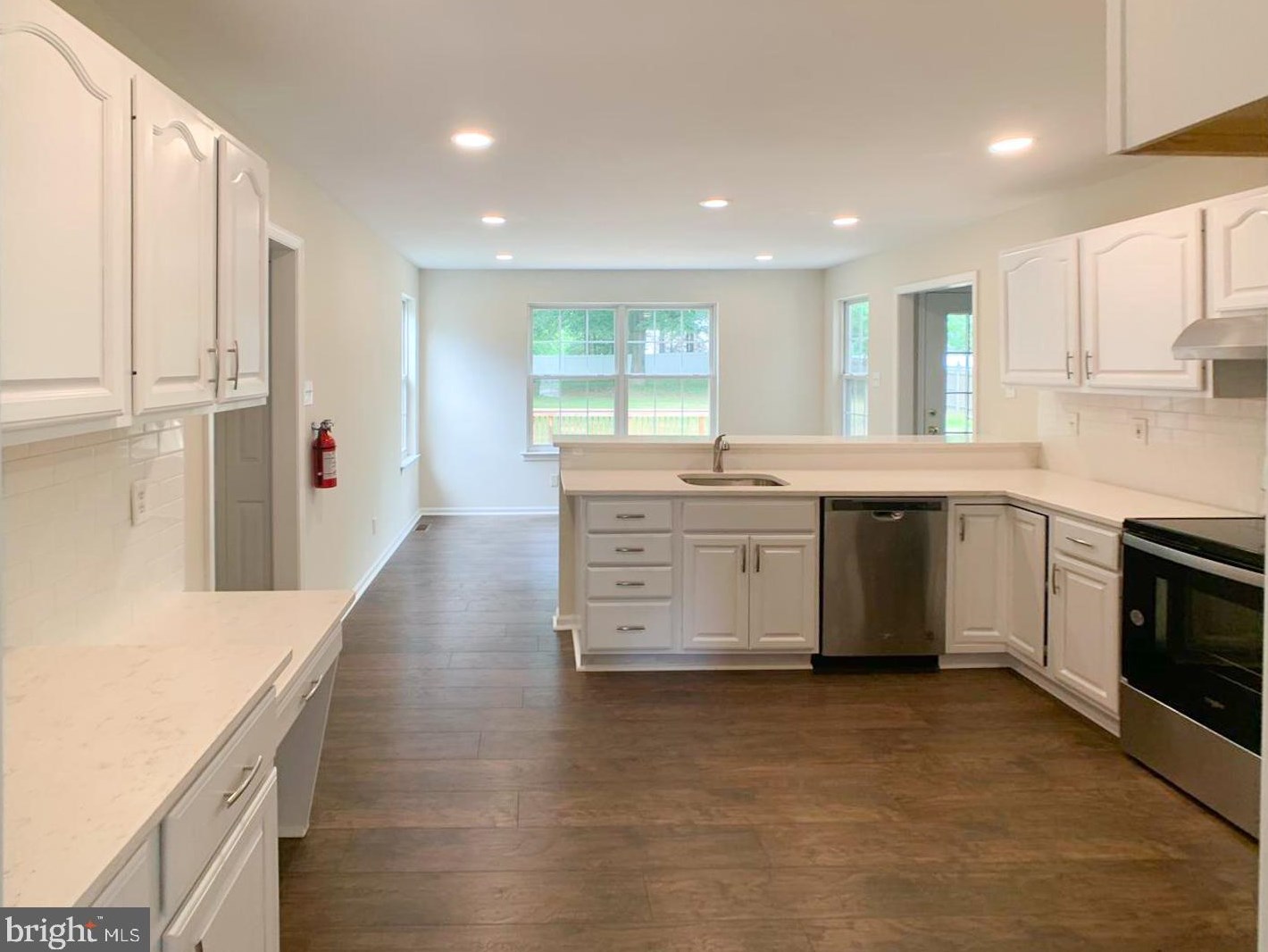 18 White Pne Dr, Medford NJ  08055-9340 exterior