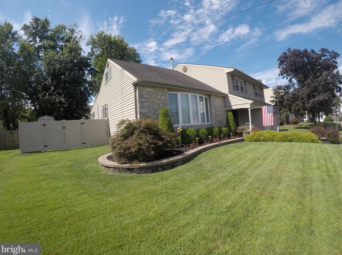 27 Kingsbridge Dr, Burlington, NJ 08016-2275