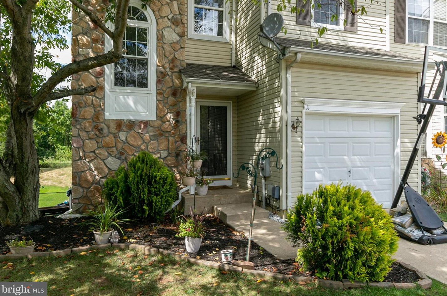 11 Oxford Ct, Chesterfield, NJ 08505-3175