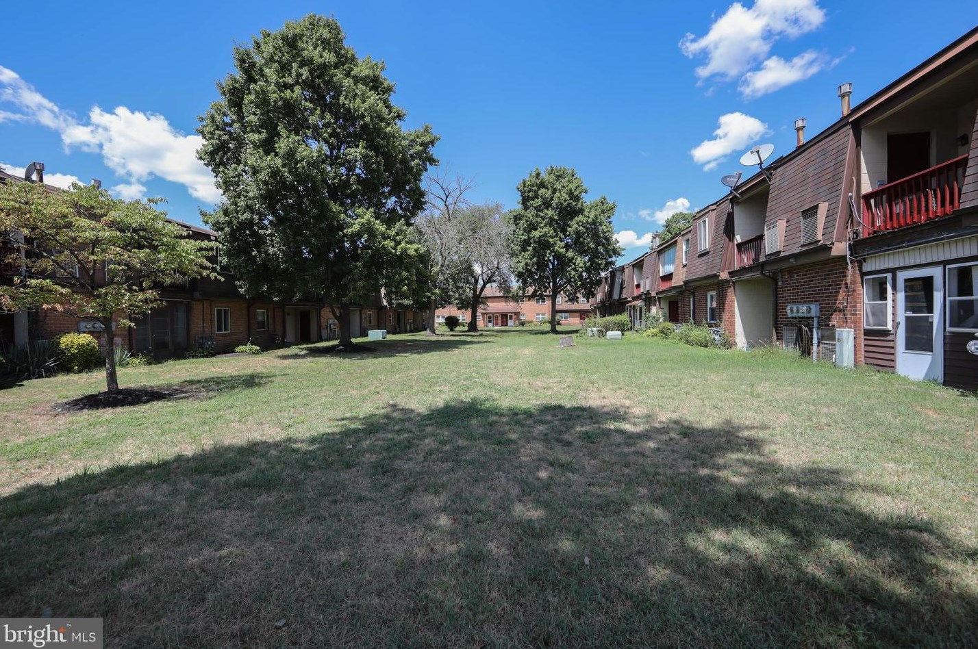 1244 Liberte Ct, Burlington NJ  08016-2243 exterior