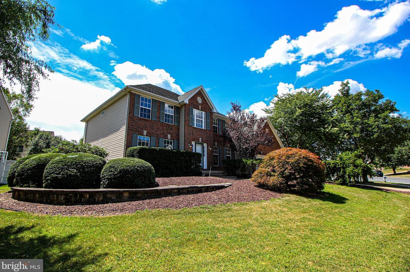 32 Creekwood Dr, Chesterfield, NJ 08505-4810