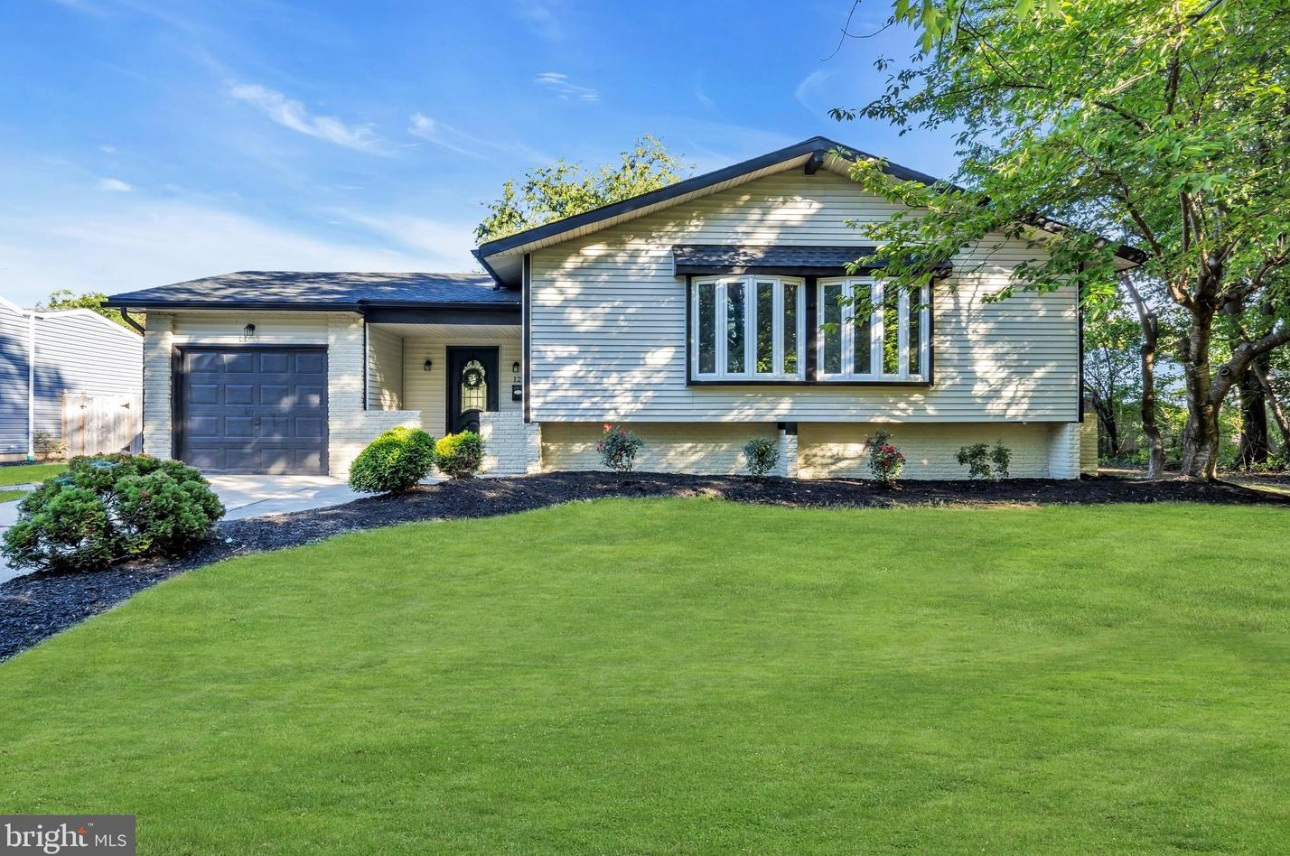 122 Oxford Pl, Mount Laurel, NJ 08054-1410