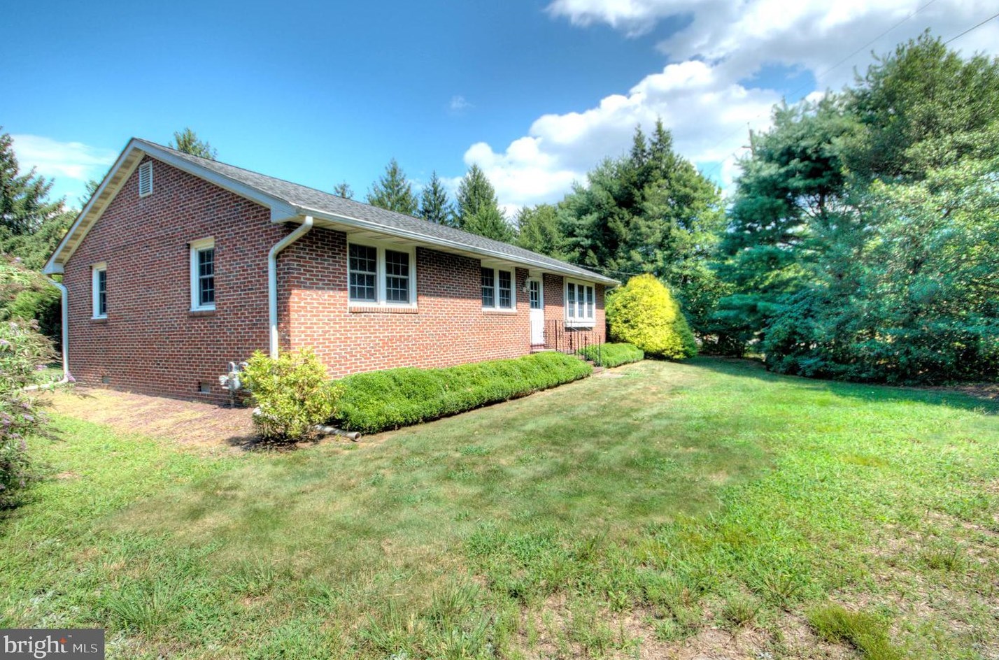 148 Beaver Dam Rd, Southampton, NJ 08088-9121