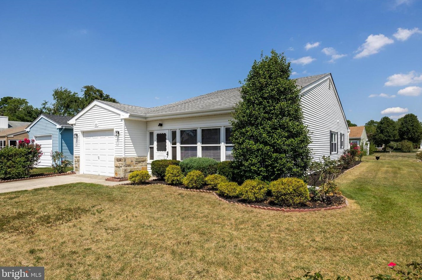 212 Huntington Dr, Southampton, NJ 08088-1145