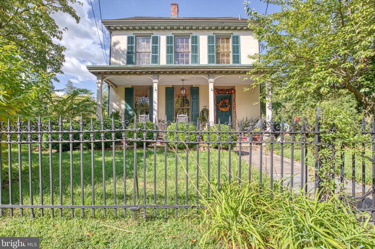 320 Wood St, Burlington, NJ 08016-4408