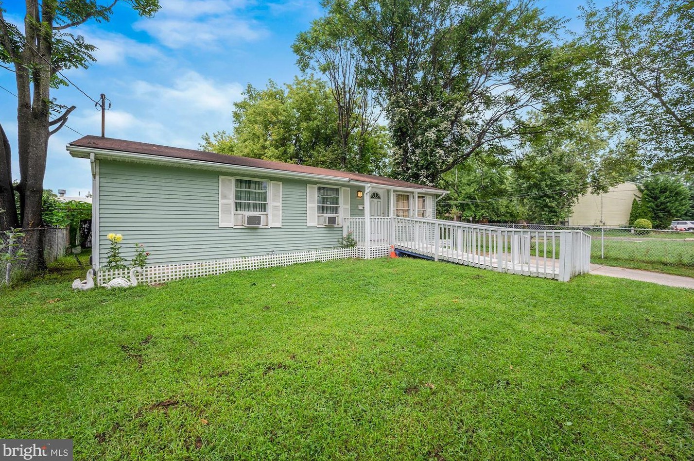 337 Clarkson St, Burlington, NJ 08016-1806