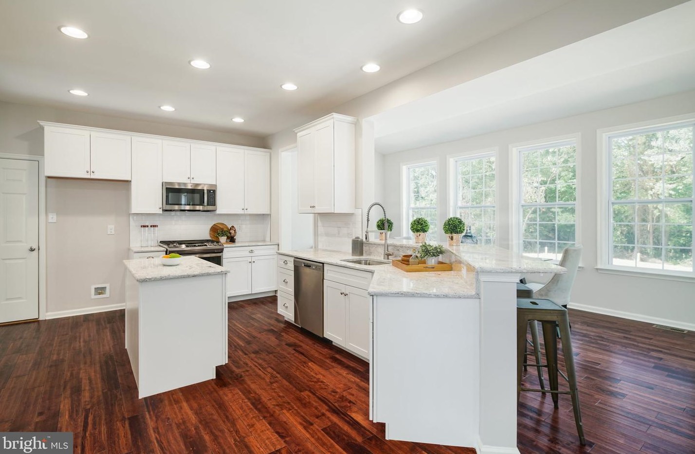 892 Centerton Rd, Mount Laurel, NJ 08054