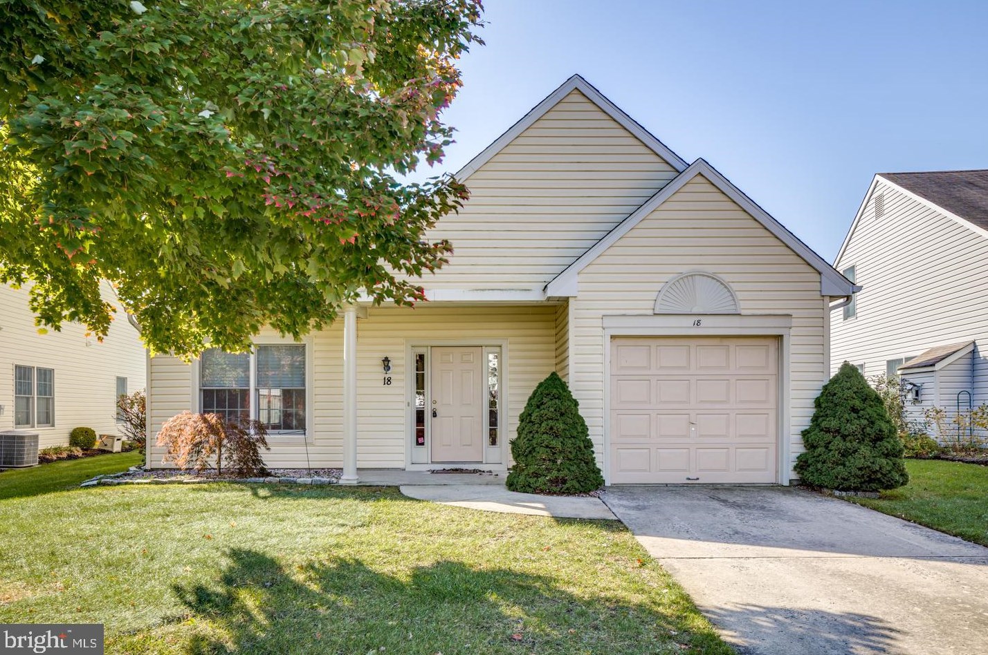 18 Lantern Ln, Columbus, NJ 08022