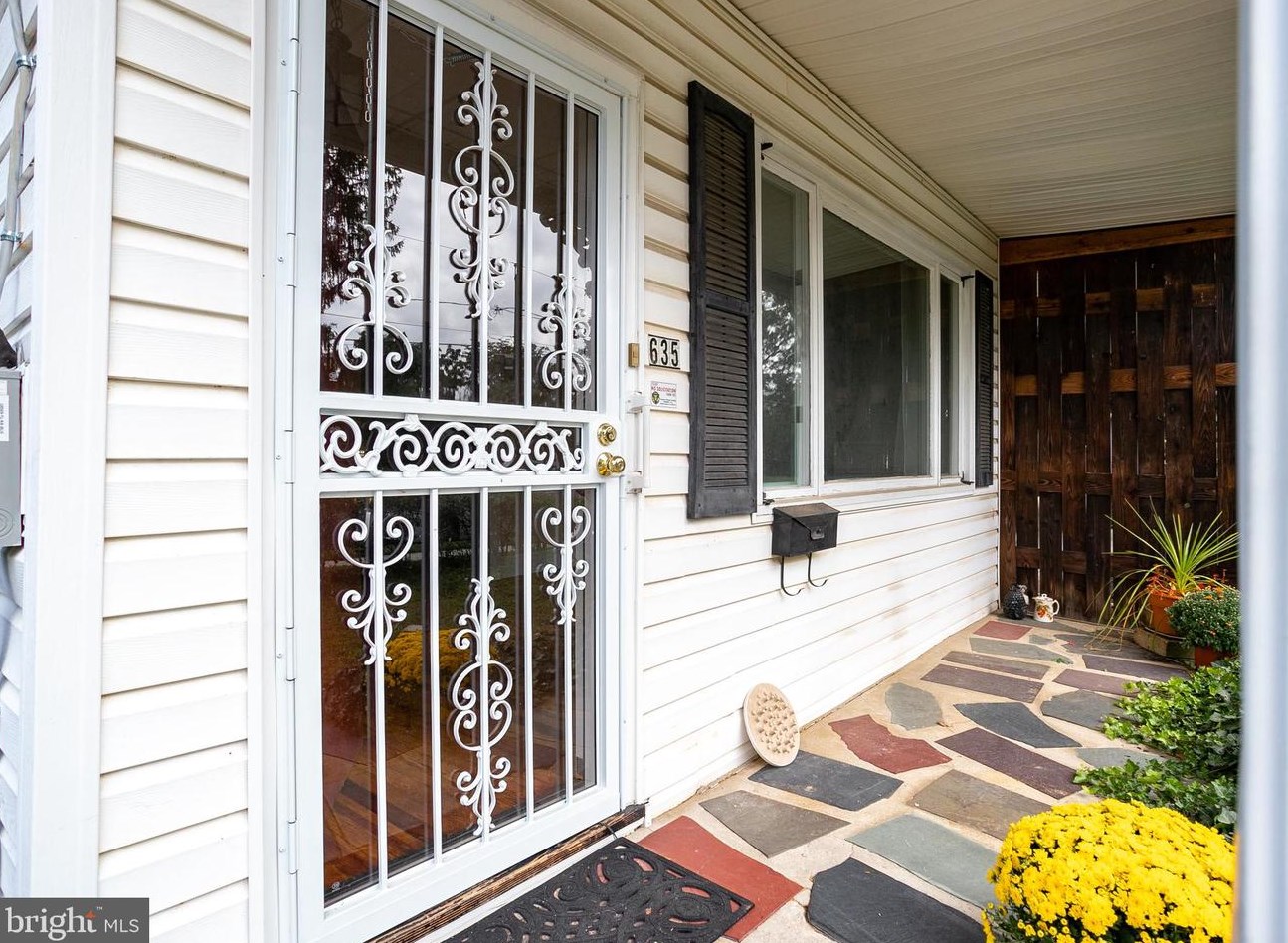 635 E 3rd St, Florence, NJ 08518