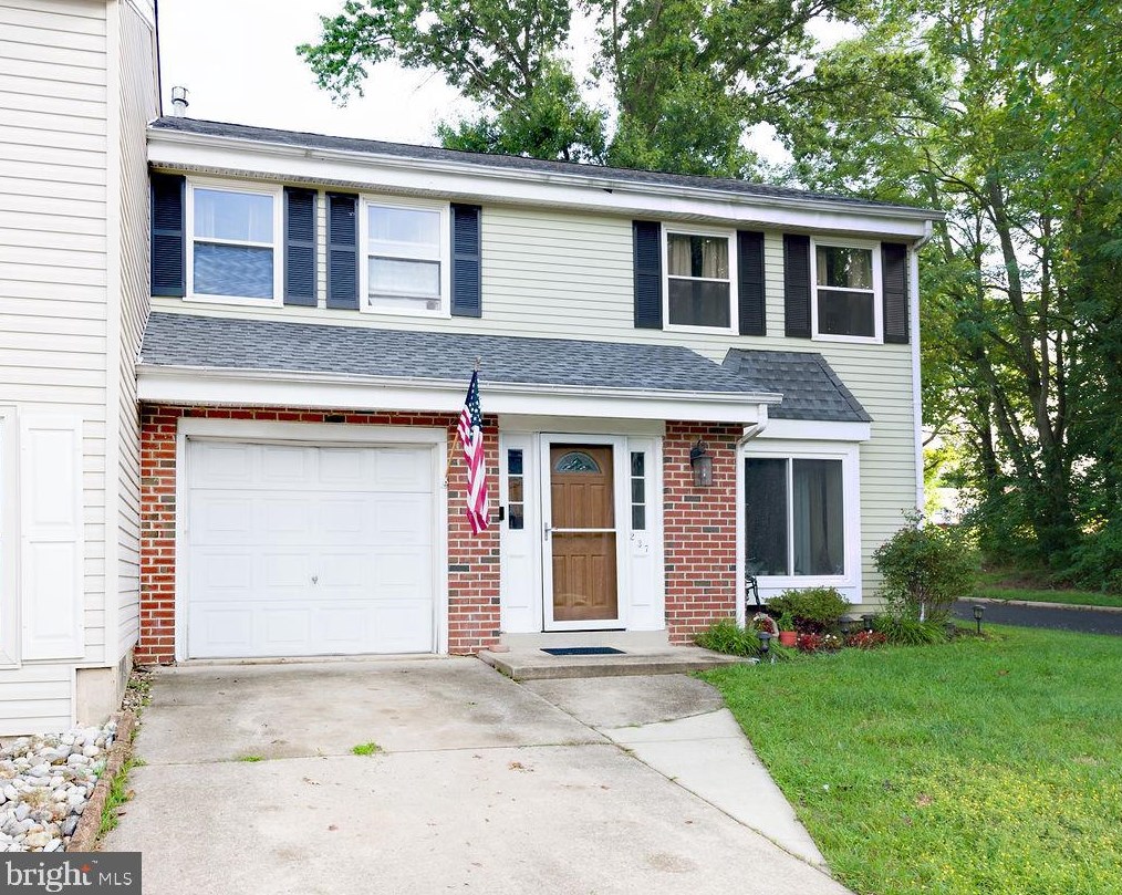 237 Burnam Wood Dr, Mount Laurel, NJ 08054-3107