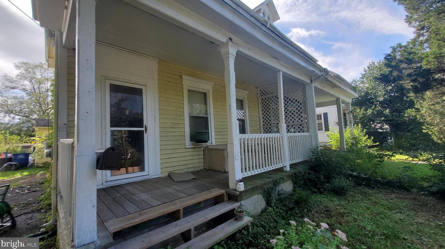 6 Hanover St, Pemberton, NJ 08068-1106