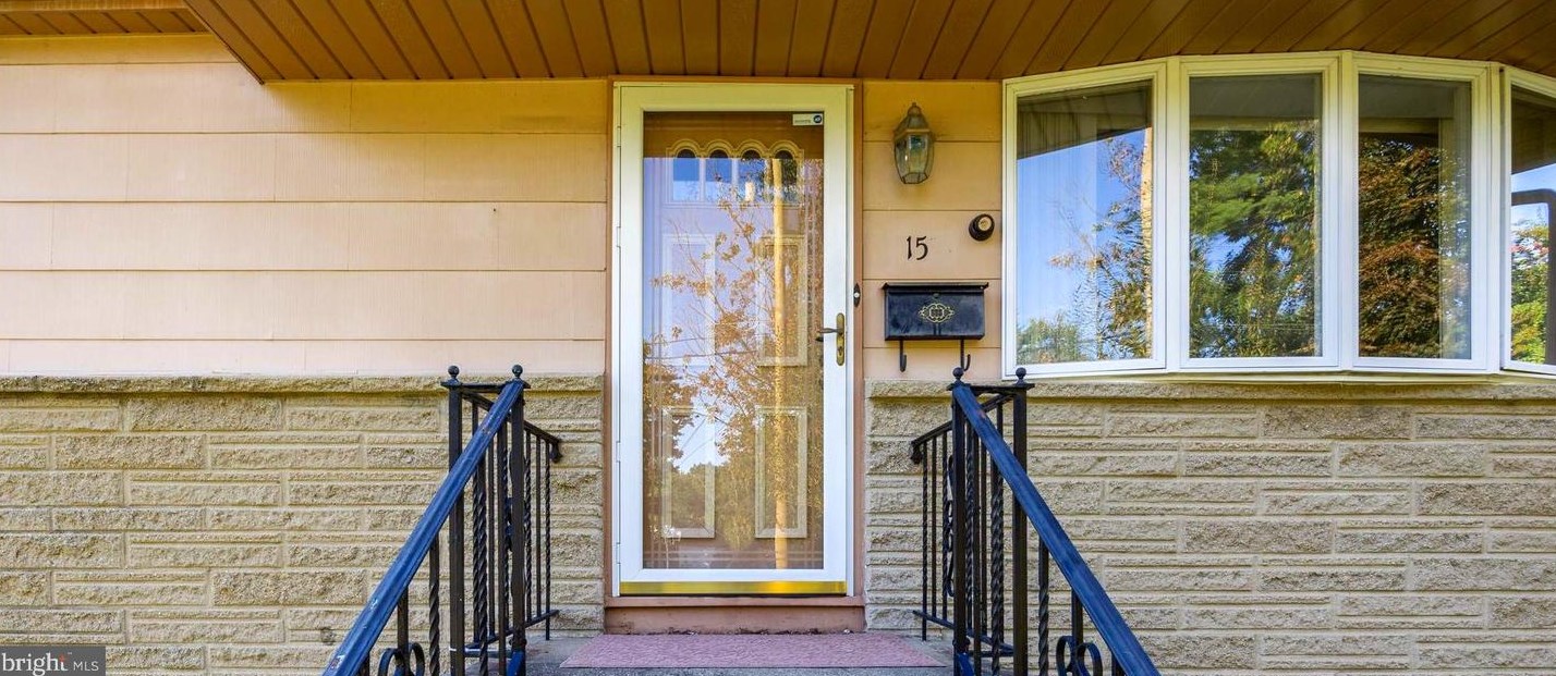 15 Center St, Moorestown, NJ 08057-1201