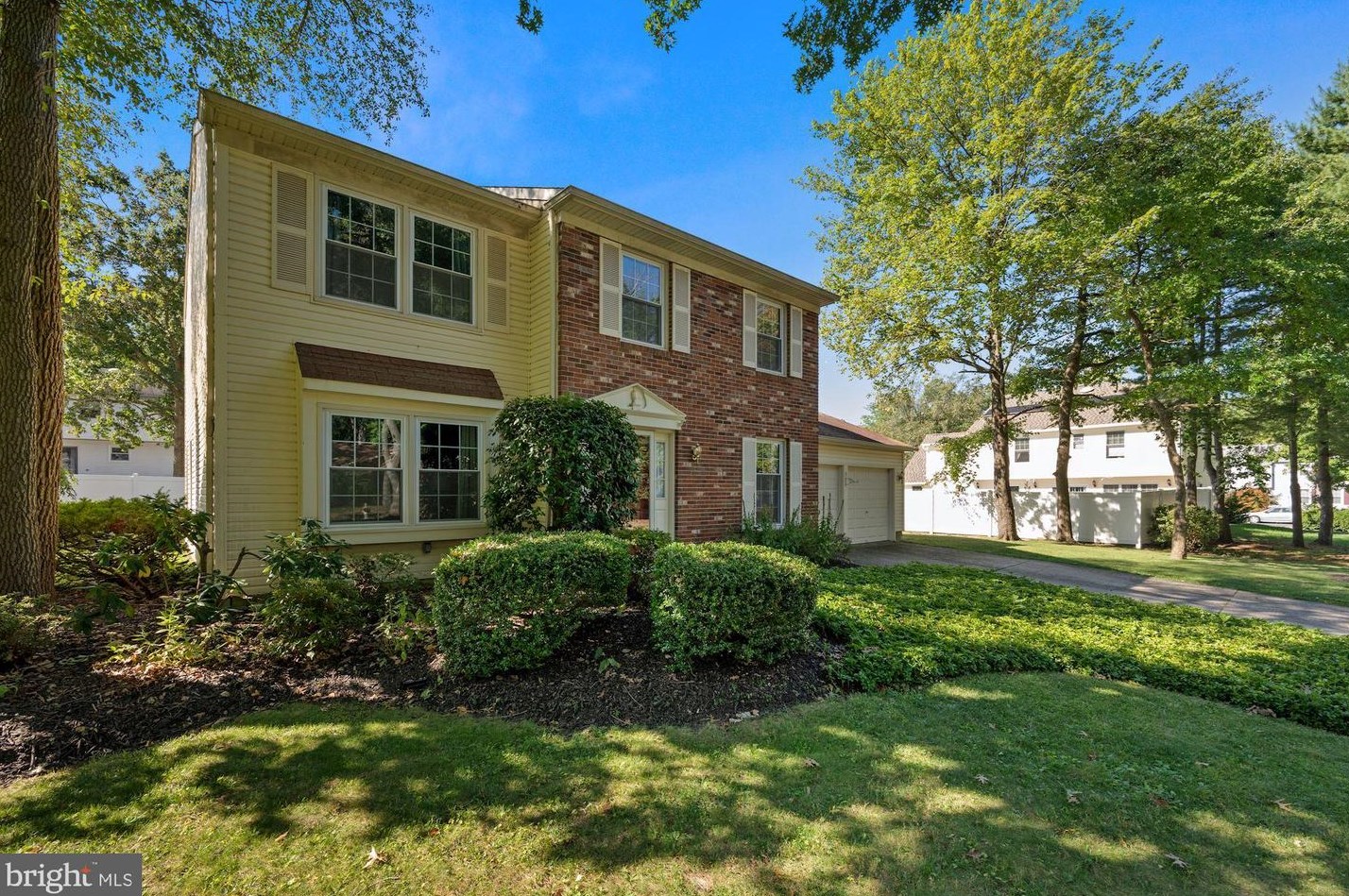 3 Wendover Dr, Mount Laurel, NJ 08054-3327