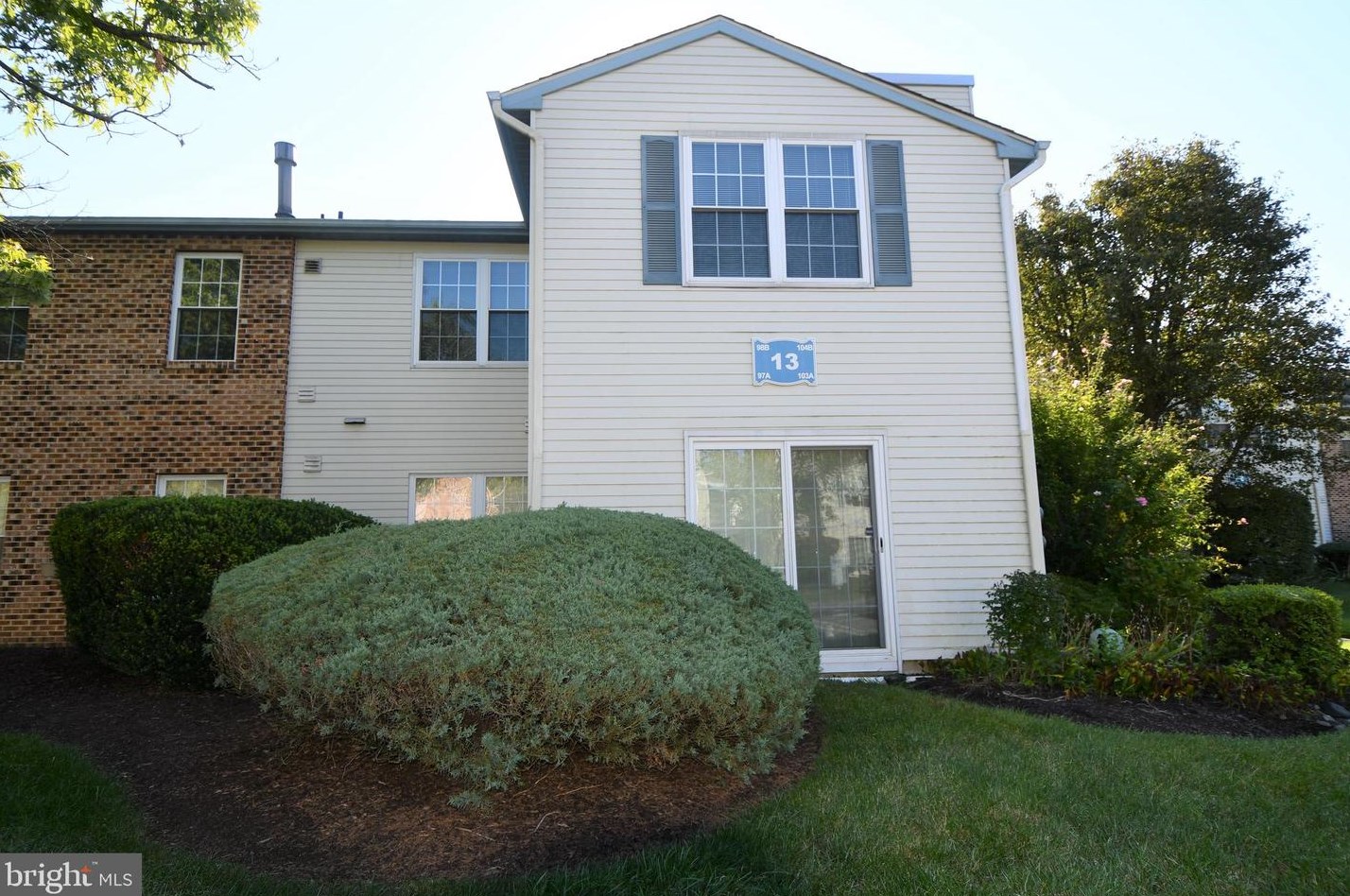 98 Center Ln, Mount Laurel, NJ 08054-3008