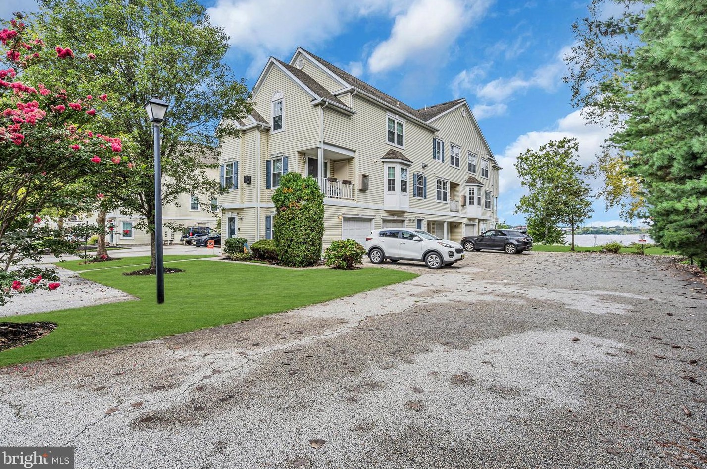 5208 Riverfront Dr, Palmyra, NJ 08065