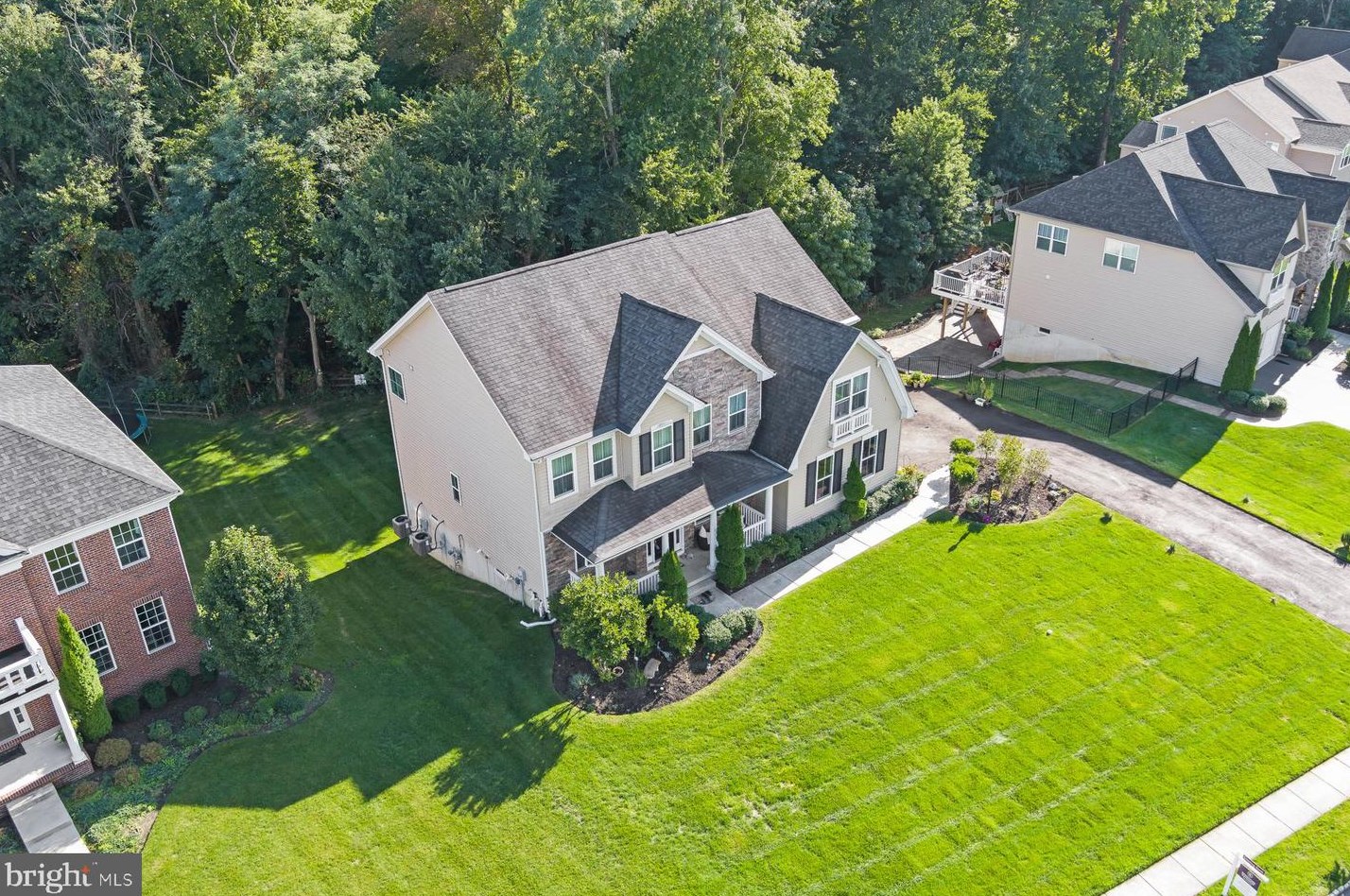 10 Madeira Ct, Moorestown, NJ 08057