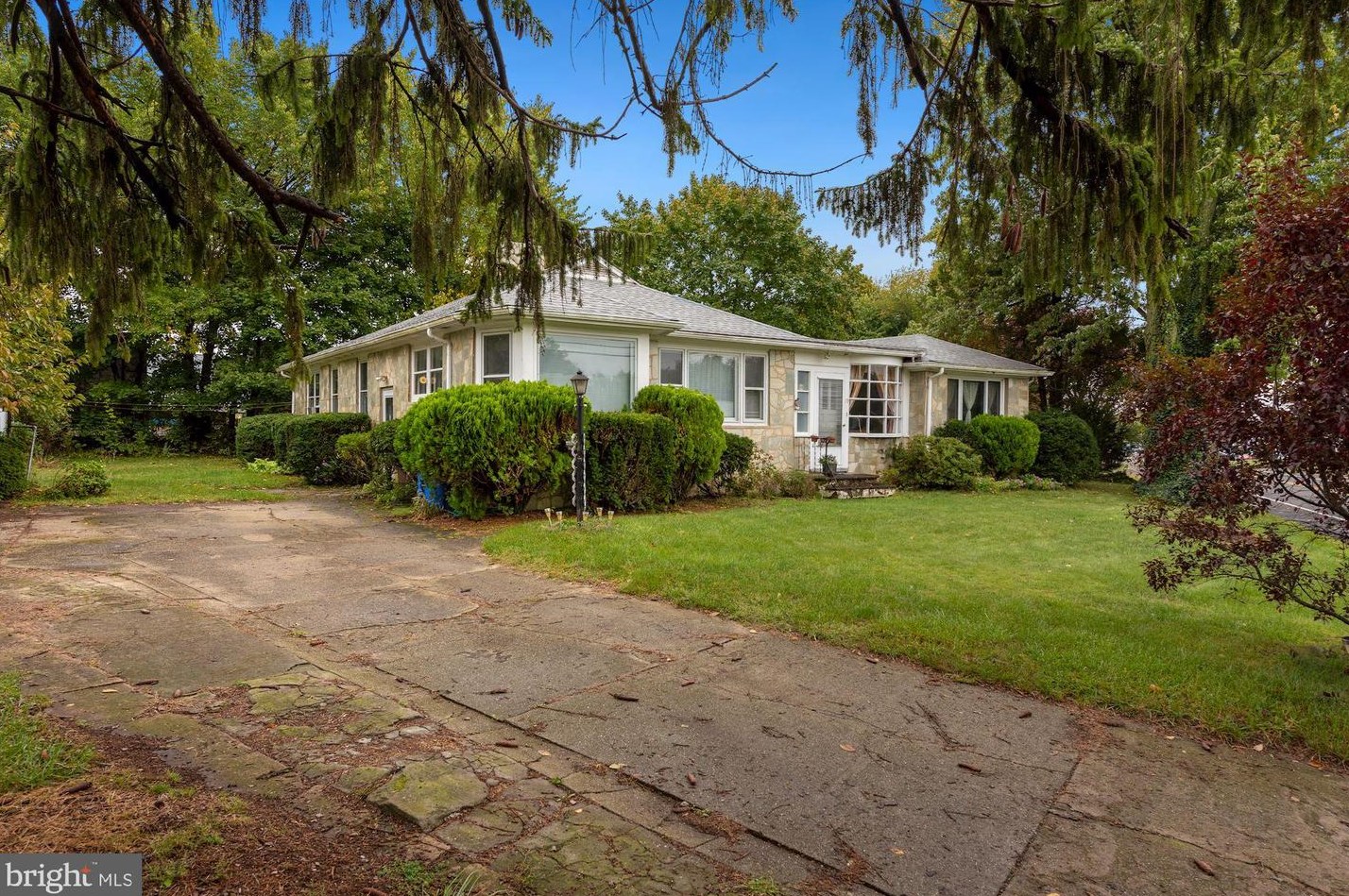 19 Georgetown Rd, North Hanover, NJ 08562