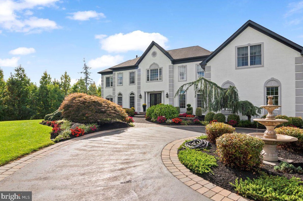 725 Bentley Ct, Moorestown, NJ 08057-4802
