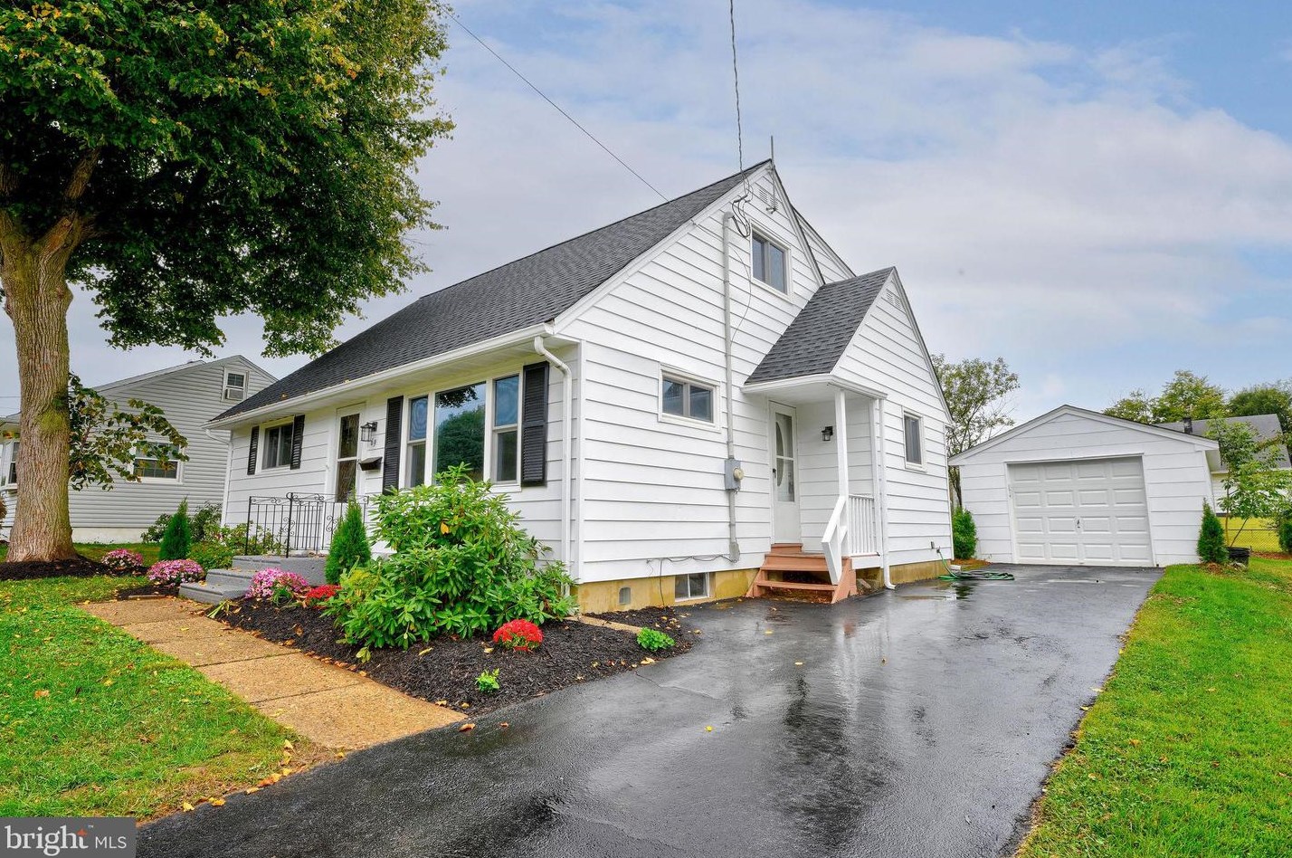 69 Charles Bossert Dr, Chesterfield NJ  08505-2750 exterior