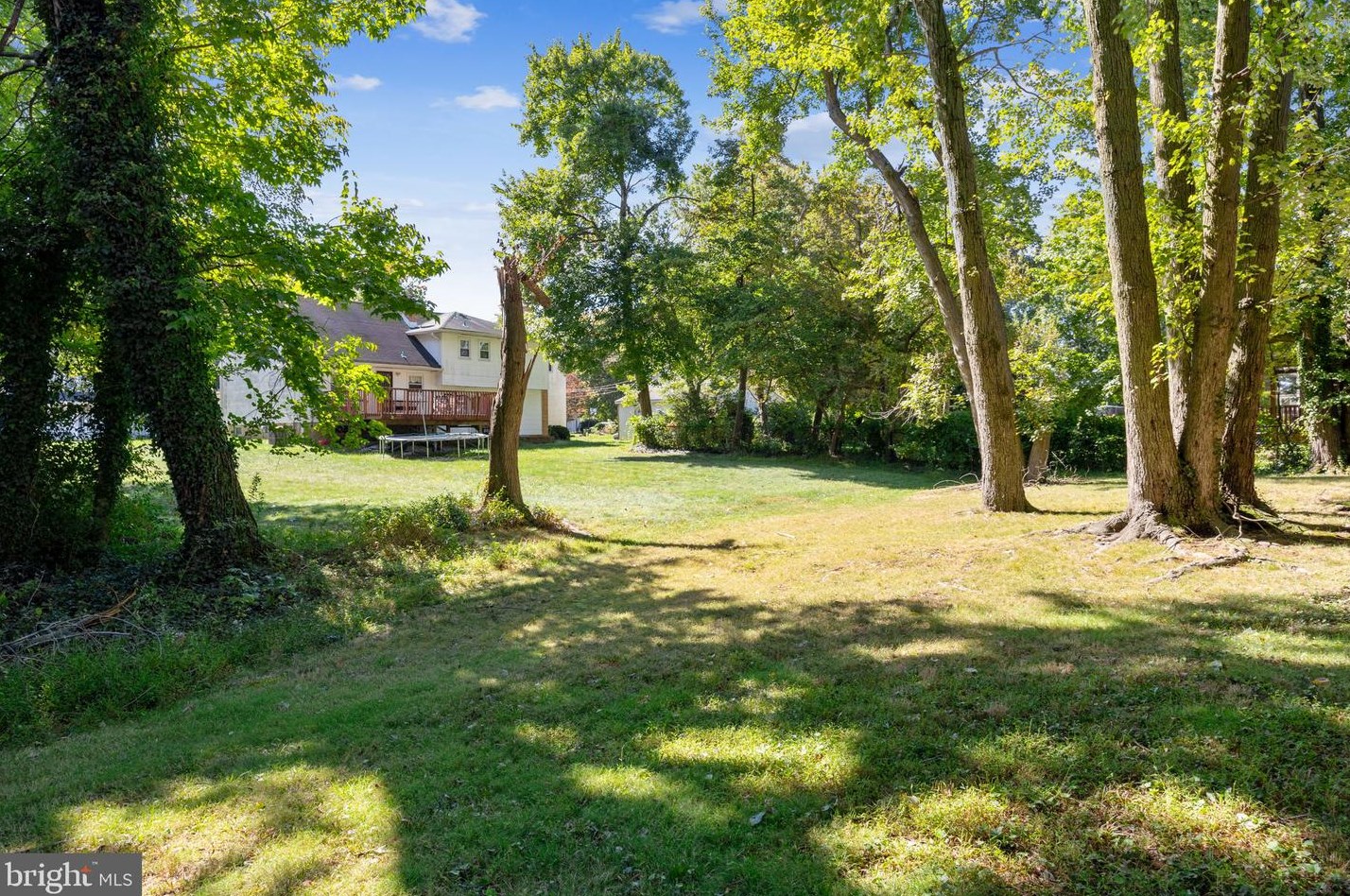 320 Farmdale Rd, Moorestown NJ 08057-1724 exterior