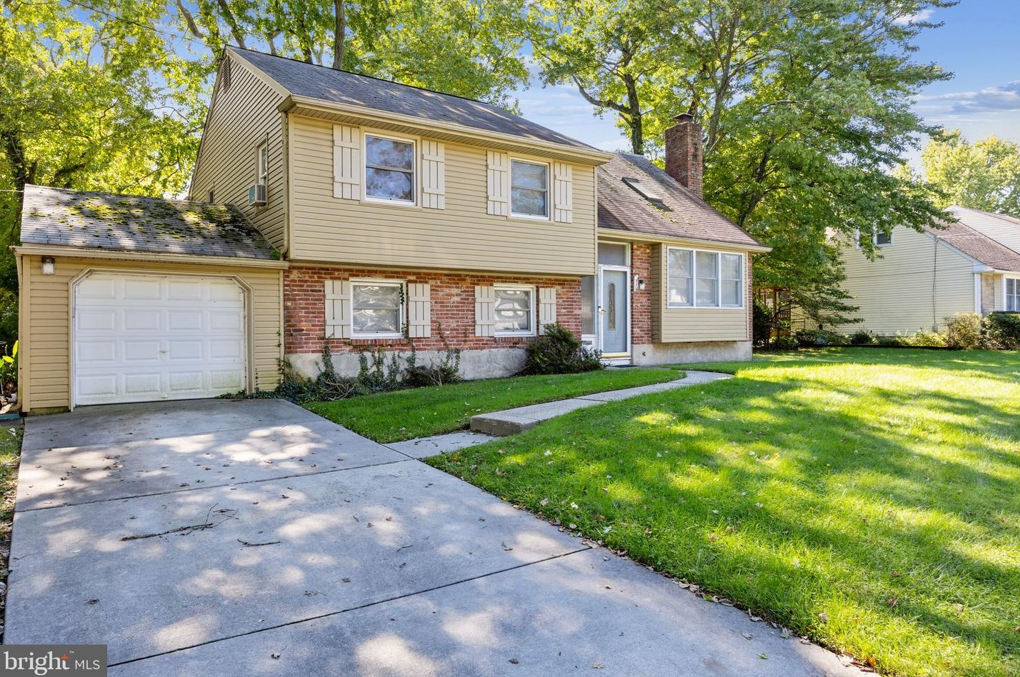 320 Farmdale Rd, Moorestown, NJ 08057-1724