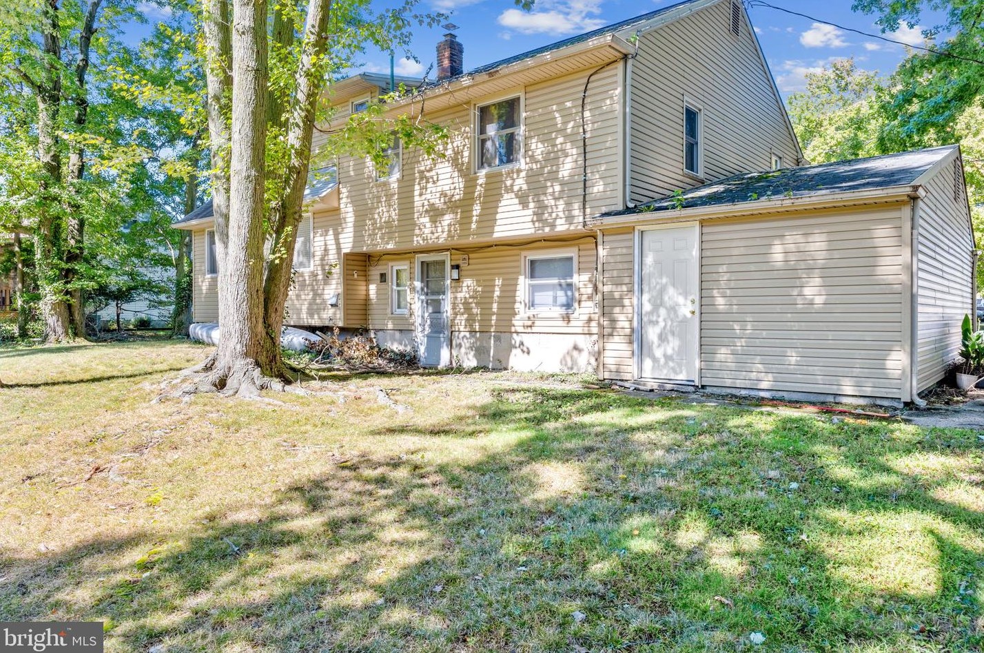 320 Farmdale Rd, Moorestown NJ 08057-1724 exterior