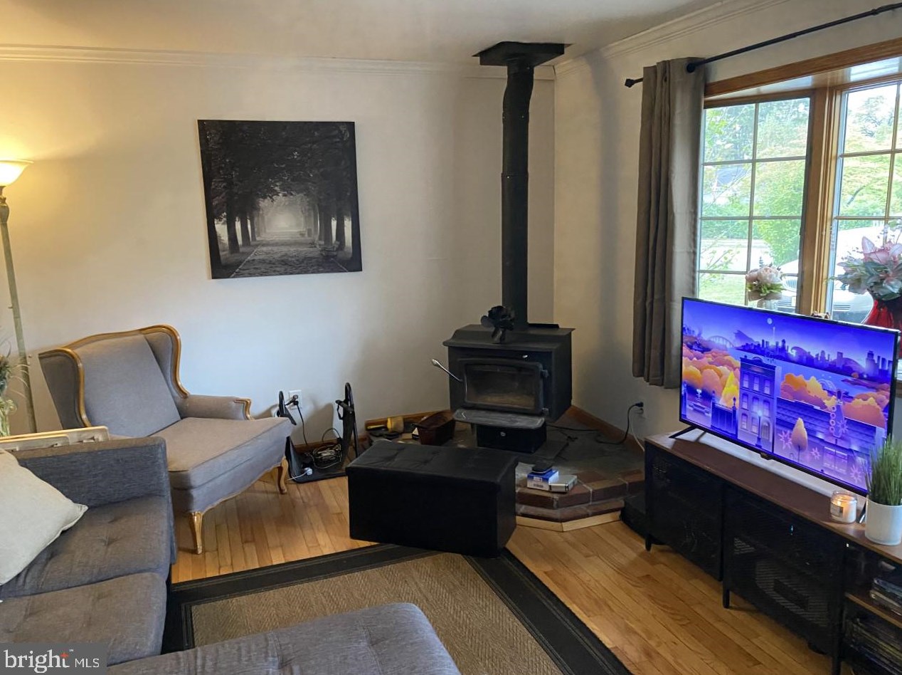 27 Shore Dr, Southampton, NJ 08088-1320