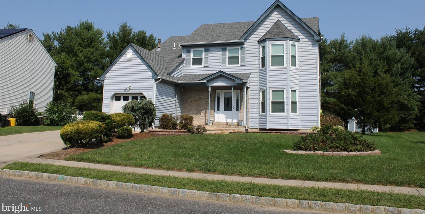 4 Vincent Dr, Burlington, NJ 08016-3847