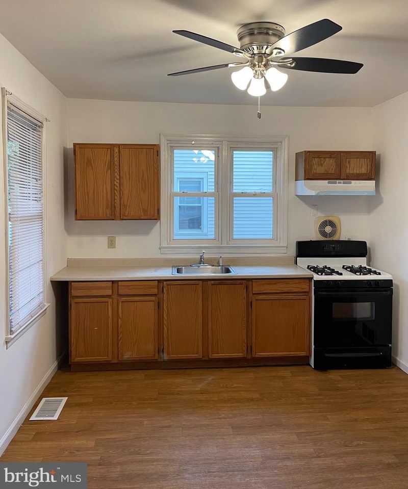 1004 W 3rd St, Florence, NJ 08518