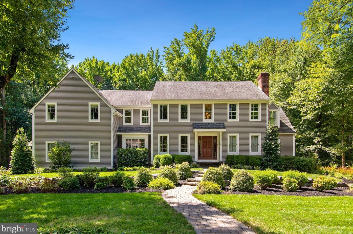 8 Pepperbush Ln, Moorestown, NJ 08057-1870