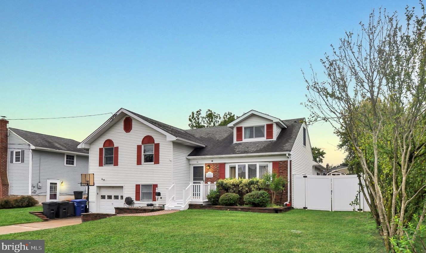 16 Linden Rd, Burlington, NJ 08016-1051