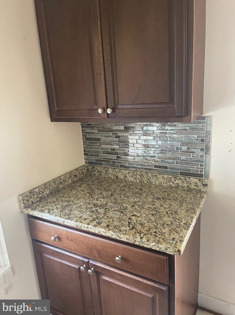 1122 Thornwood Dr, Mount Laurel, NJ 08054